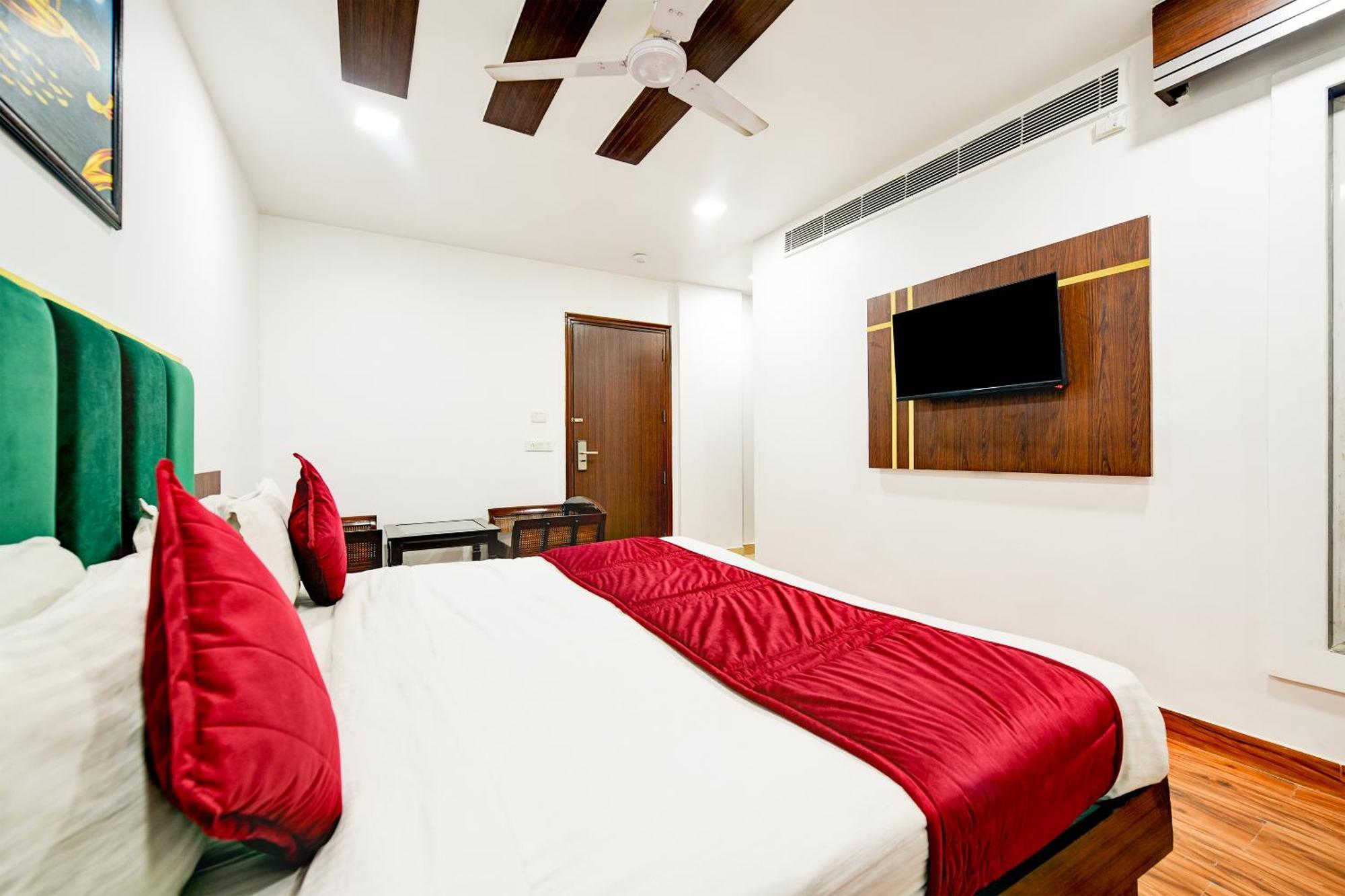 Staybook South Delhi นิวเดลี ภายนอก รูปภาพ