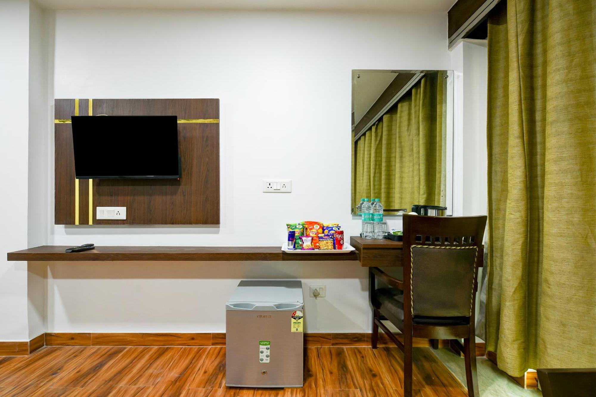 Staybook South Delhi นิวเดลี ภายนอก รูปภาพ